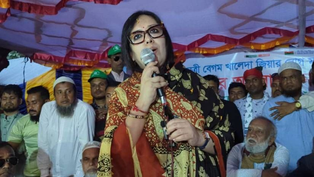 আশুগঞ্জে একটি কিন্ডারগার্টেন উদ্বোধন ও উঠান বৈঠকে বক্তব্য দিচ্ছেন রুমিন ফারহানা