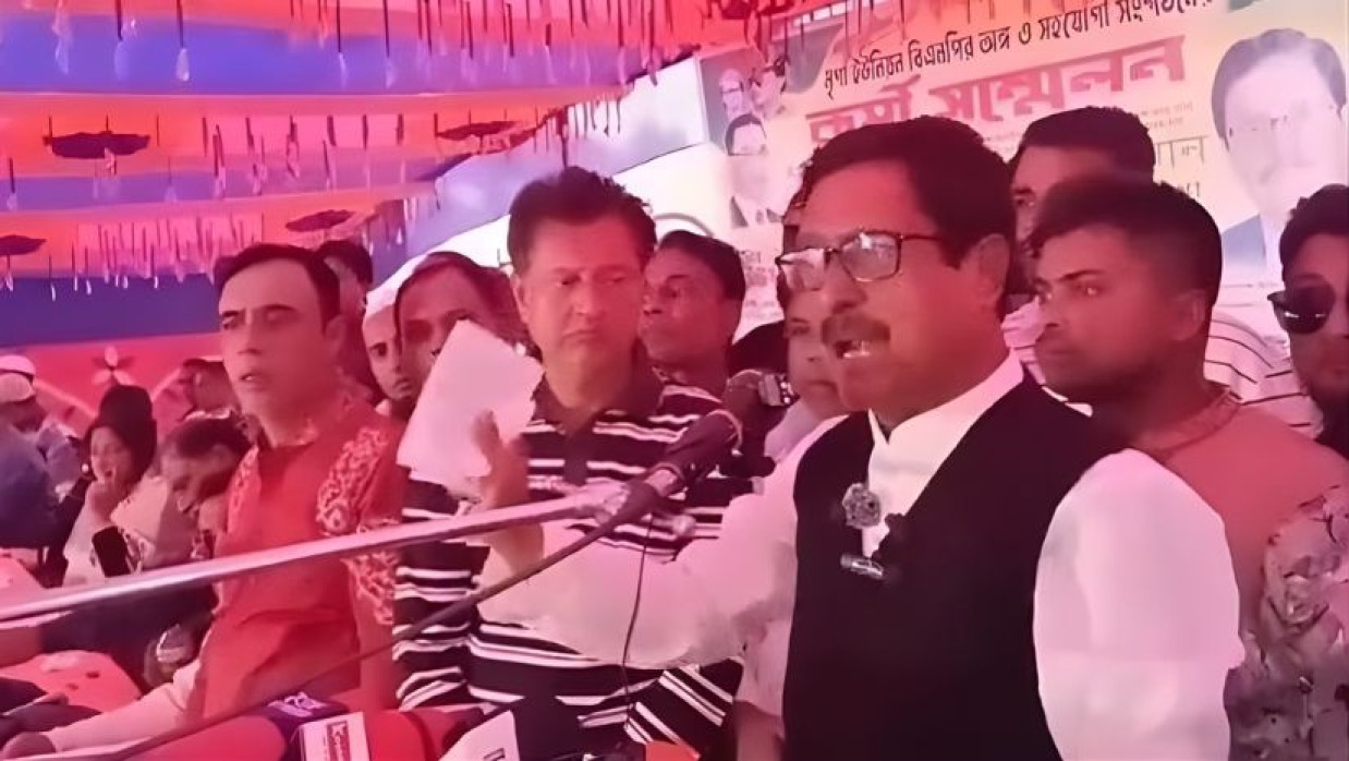 বক্তব্য রাখছেন ফজলুর রহমান