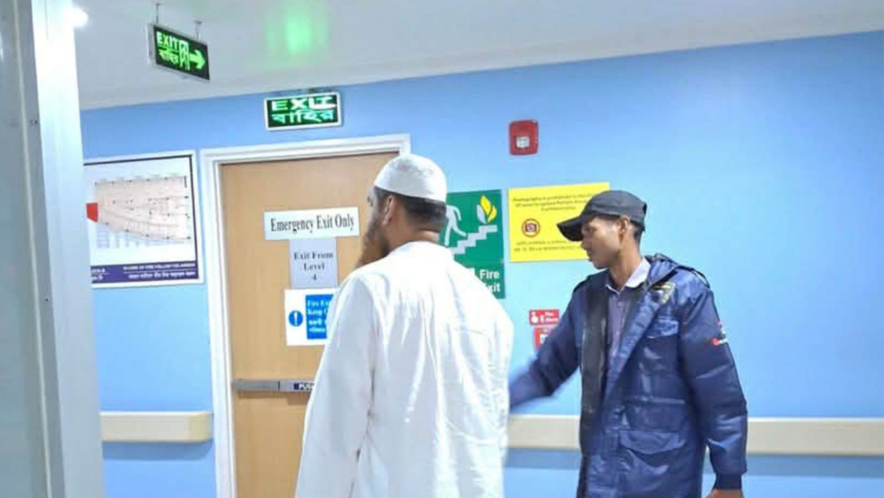 হাসপাতালে খালেদা জিয়ার স্বাস্থ্যের খোঁজ নিলেন মামুনুল হক