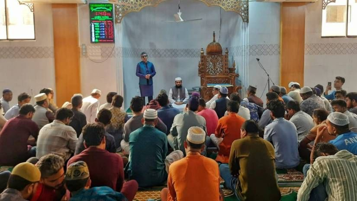 বিশ্ববিদ্যালয়ের কেন্দ্রীয় মসজিদে বাদ জোহর দোয়া মাহফিল অনুষ্ঠিত হয়