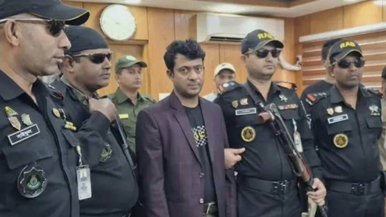 অর্থ আত্মসাতের অভিযোগে আটক আনসার-ভিডিপি উন্নয়ন ব্যাংক সেনবাগ ও দত্তেরহাট শাখা ব্যবস্থাপক আলমগীর হোসেন