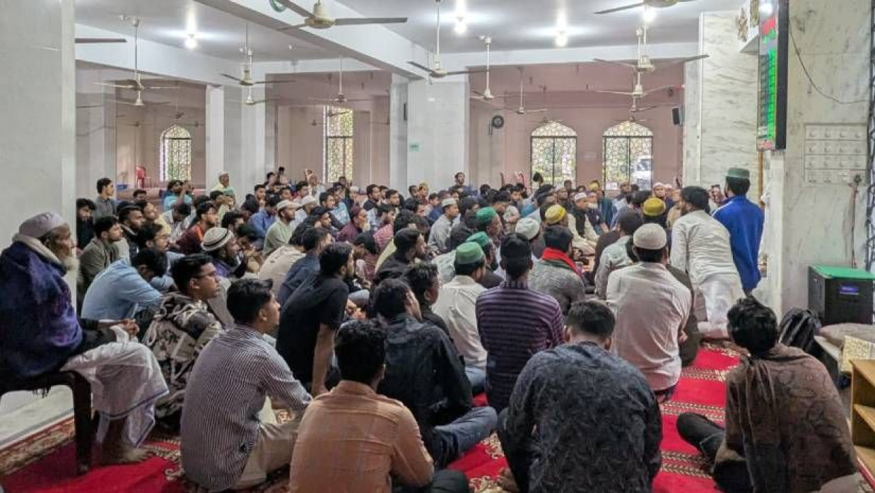 খালেদা জিয়ার শারীরিক সুস্থতা কামনায় বাদ আসর বিশ্ববিদ্যালয়ের বিজ্ঞান অনুষদ মসজিদে ছাত্রদলের দোয়া মাহফিল