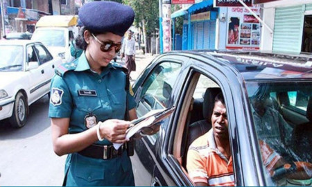 রাজধানীতে ট্রাফিক আইন লঙ্ঘনে এক দিনে ১ হাজার ৭০৯ মামলা