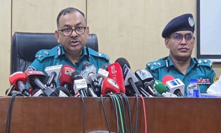 রাজধানীতে মিছিল ও ককটেল বিস্ফোরণ, আওয়ামী লীগের ৫৫২ জনকে গ্রেপ্তার করেছে পুলিশ