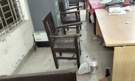 থানায় ককটেল নিক্ষেপ, ৩ পুলিশ সদস্য আহত