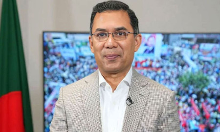 দেশের স্বাধীনতা-সার্বভৌমত্ব রক্ষায় সশস্ত্র বাহিনী অতন্দ্র প্রহরীর ভূমিকা পালন করছে: তারেক রহমান