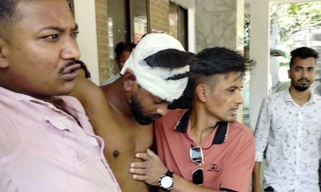 আদালত প্রাঙ্গণে ছাত্রদল নেতাকে পিটুনি