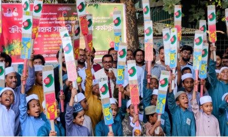 তারেক রহমানের জন্মদিন উপলক্ষে খুদে ক্রিকেটারদের মাঝে ব্যাট-বল বিতরণ