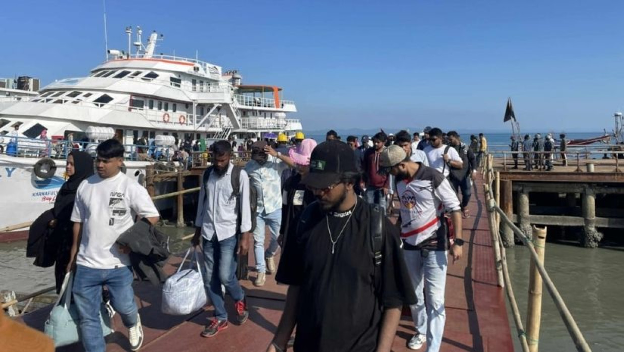 ১০ মাস পর সেন্টমার্টিনে পর্যটক