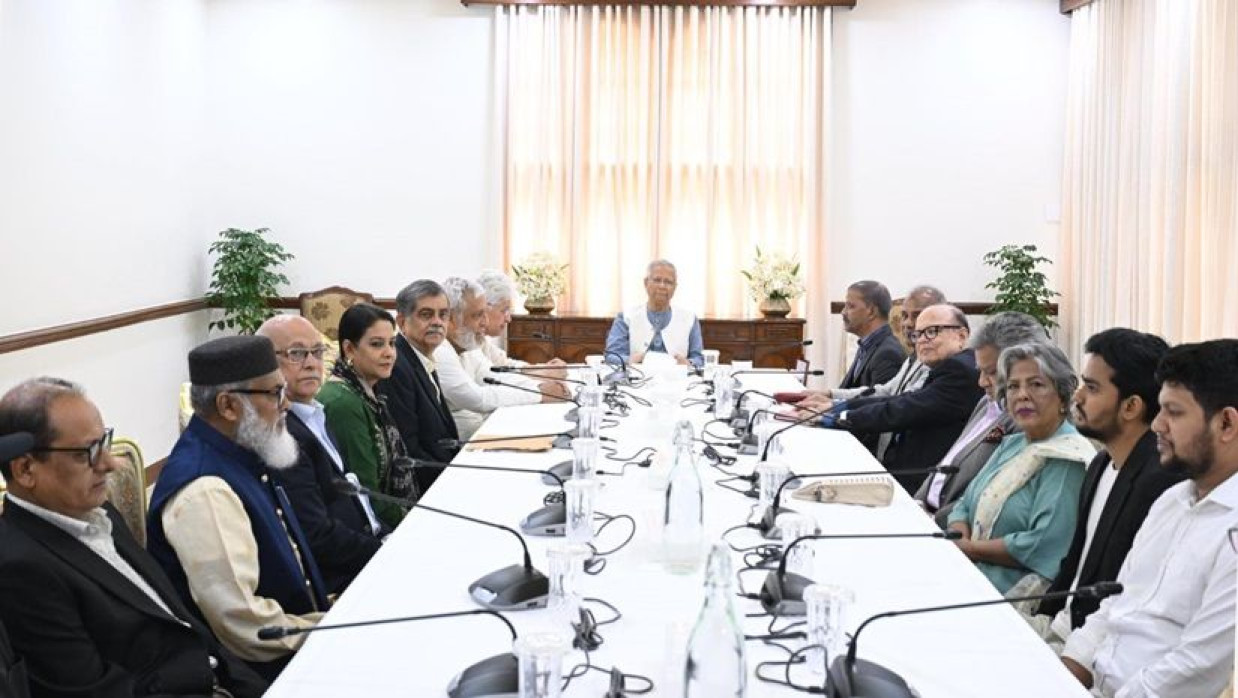 রাষ্ট্রীয় অতিথি ভবন যমুনায় উপদেষ্টা পরিষদের বিশেষ বৈঠক