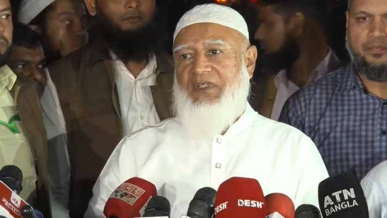 জামায়াতের আমির ডা. শফিকুর রহমান কথা বলছেন