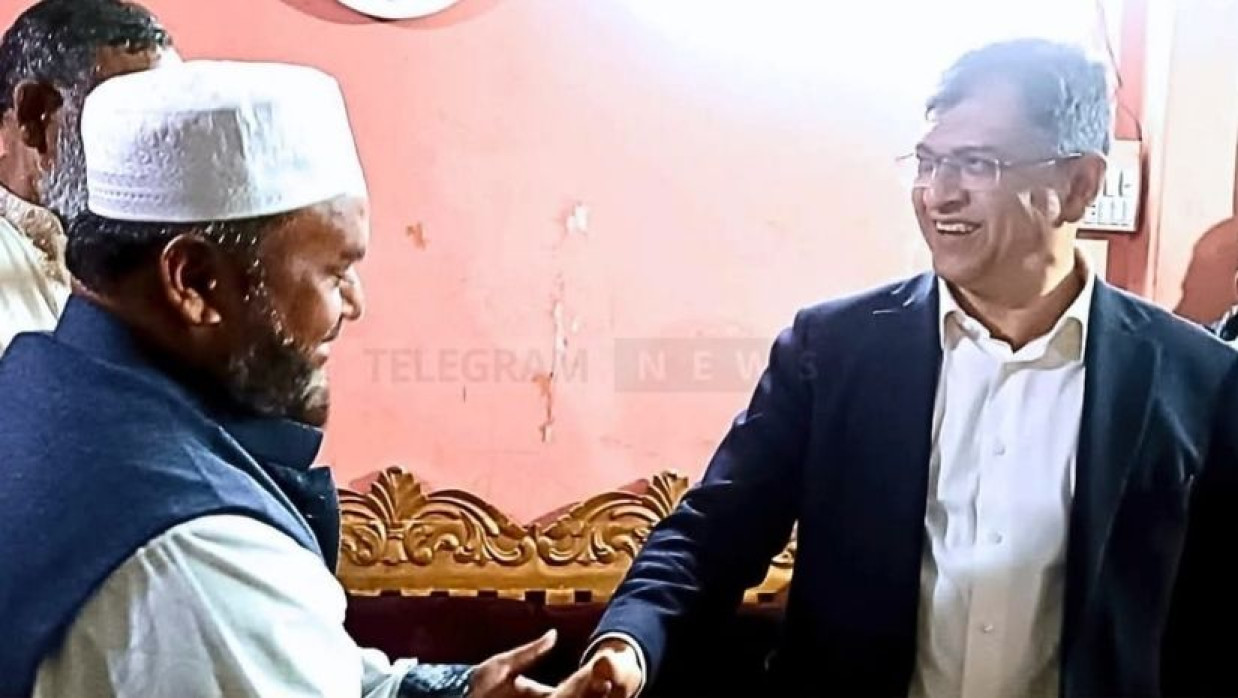 জামায়াতের প্রার্থী আব্দুল্লাহ আল ফারুকের বাসায় বিএনপি নেতা সালাউদ্দিন আহমদ