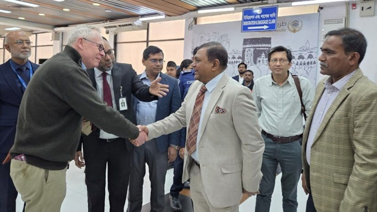 বেগম খালেদা জিয়ার চিকিৎসার জন্যিআসা যুক্তরাজ্যের চিকিৎসক রিচার্ড বিলি