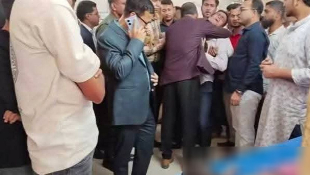 হাসপাতালে নিহত শিশুকে দেখতে সহকারী কমিশনার