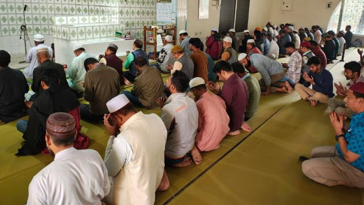 বিশ্ববিদ্যালয়ের কেন্দ্রীয় মসজিদে মাহফিলের আয়োজন করে  ছাত্রদল