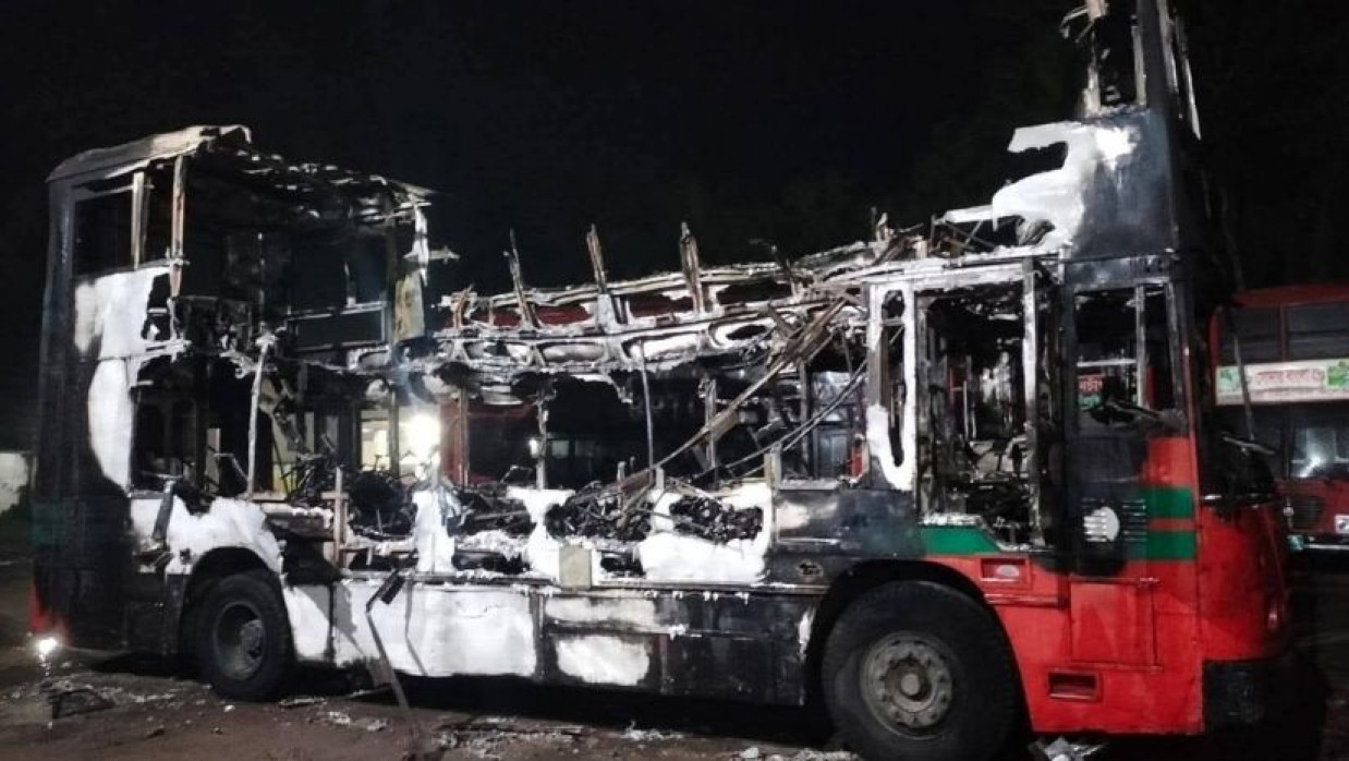 পুড়ে যাওয়া বাস