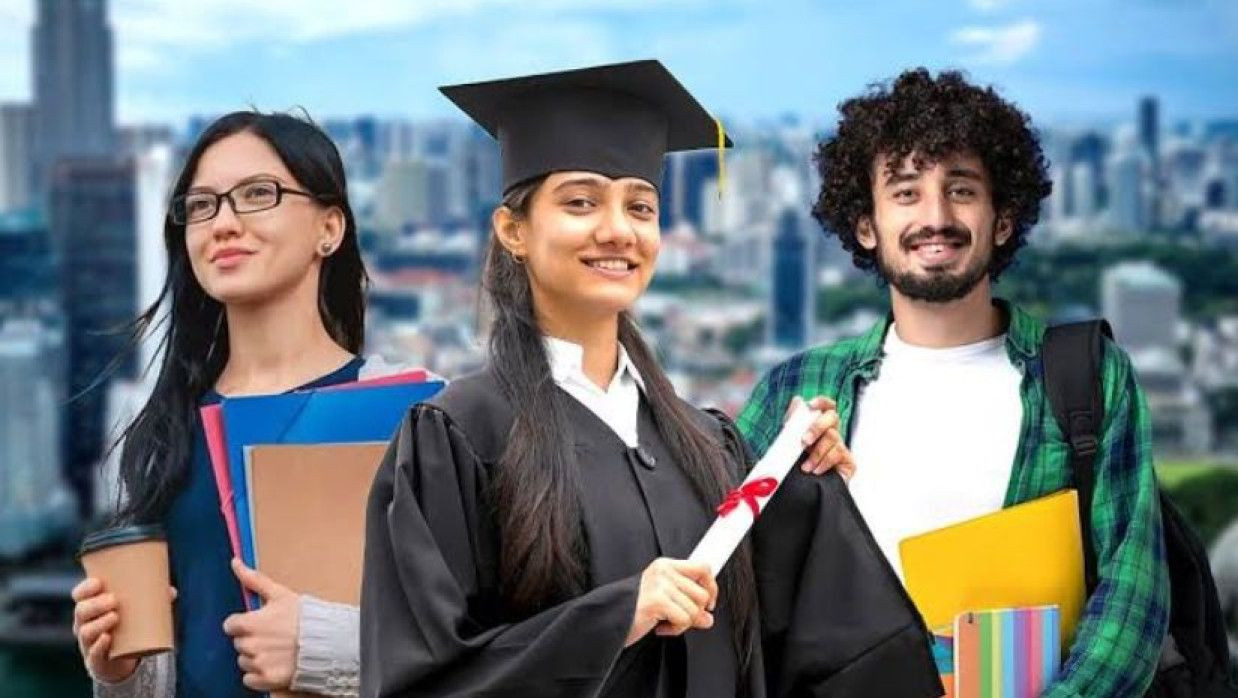 বাংলাদেশি ও পাকিস্তানি শিক্ষার্থী ভর্তি বন্ধ করেছে যুক্তরাজ্যের বিশ্ববিদ্যালয়গুলো