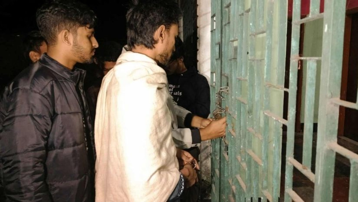 জাতীয় নাগরিক পার্টির (এনসিপি) কার্যালয়ে তালা