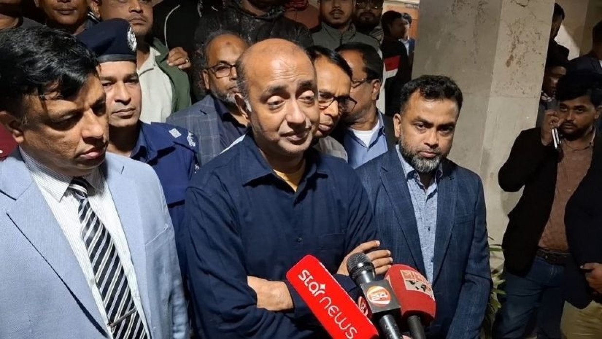 সাবার পরিবারের সঙ্গে সাক্ষাৎ শেষে সাংবাদিকদের সঙ্গে কথা বলেন অ্যাটর্নি জেনারেল