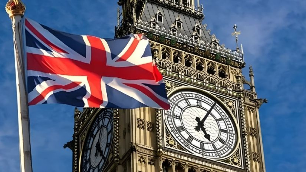 যুক্তরাজ্যের বিভিন্ন বিশ্ববিদ্যালয়ে শিক্ষার্থী ভর্তি স্থগিত