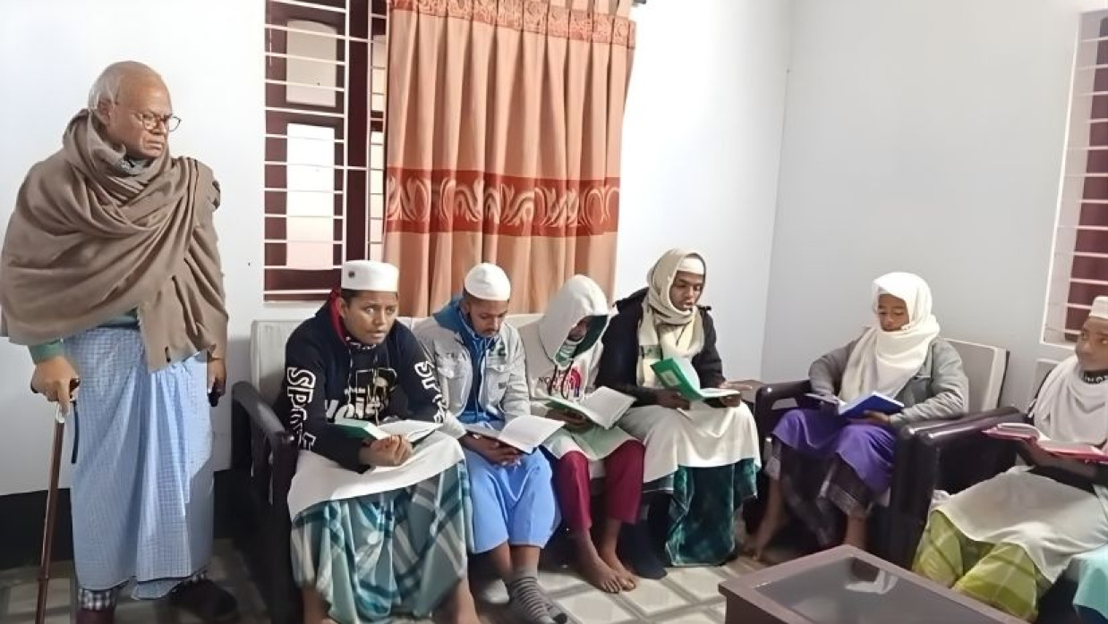 খালেদা জিয়ার রোগ মুক্তি কামনা করে কুড়িগ্রামে দোয়া কুরআন খতম ও সদকা 