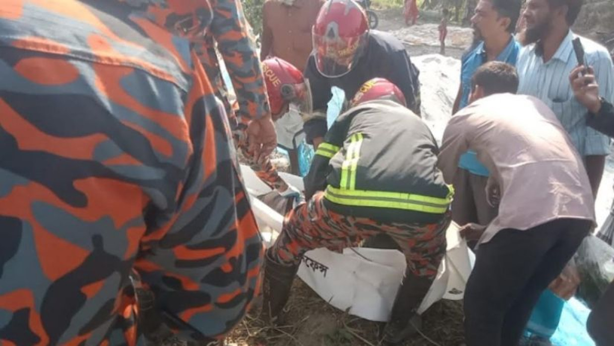 ফরিদপুর ভাঙ্গা-বরিশাল মহাসড়কের পূর্ব শদরদী এলাকায় সড়ক  দুর্ঘটনা ঘটে।