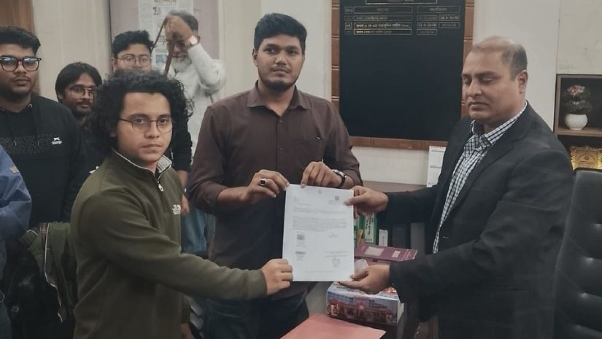 থানায় আবিদুল ইসলাম খান আবিদ