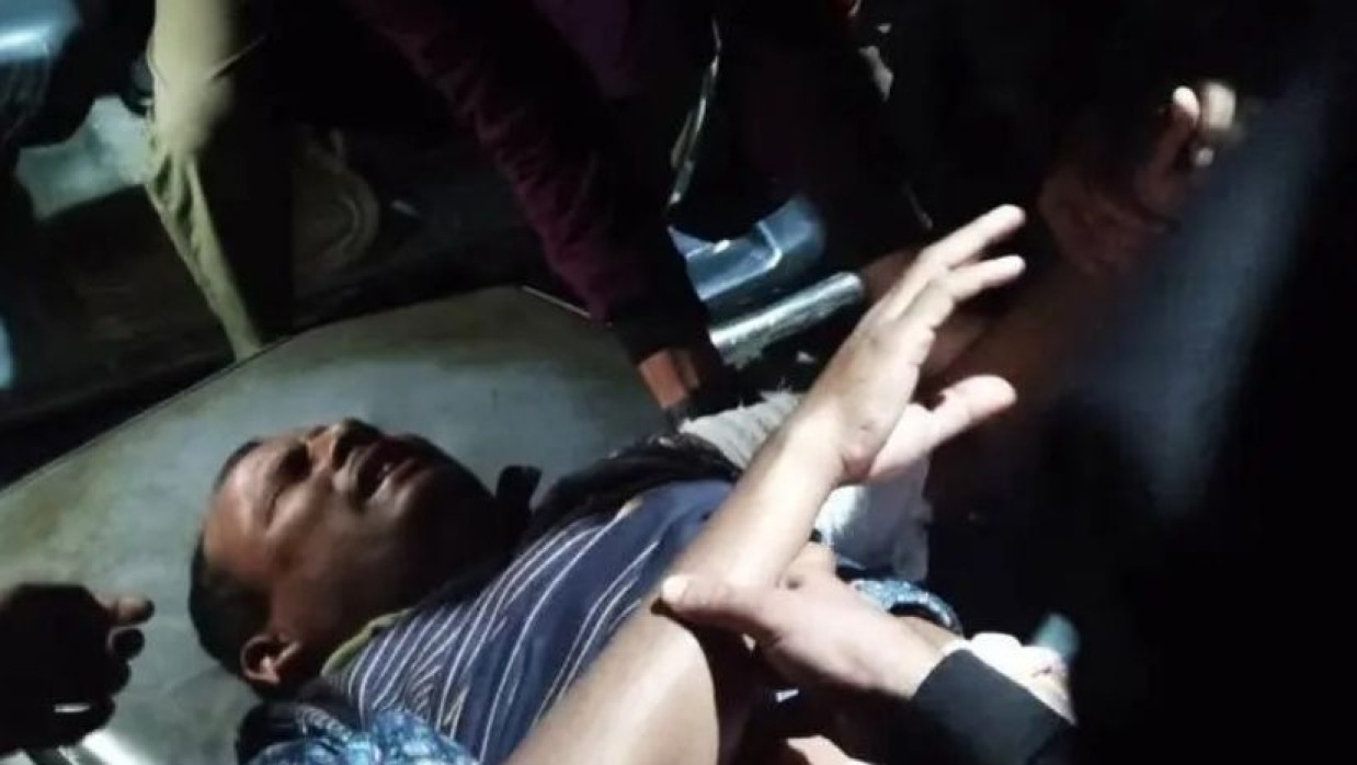 গুরুতর আহত জামায়াত নেতাকে রংপুর মেডিকেল কলেজ হাসপাতালে ভর্তি করা হয়েছে।