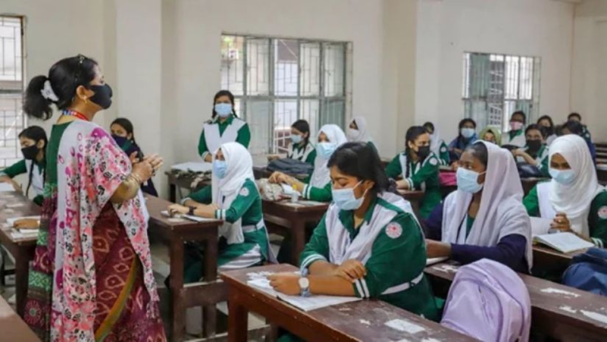 শ্রেণিকক্ষে শিক্ষক