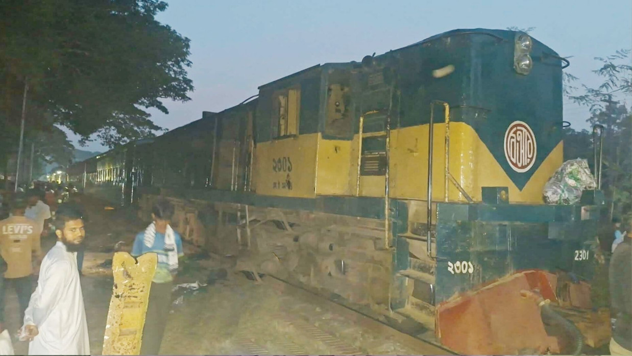  বলাকা কমিউটার ট্রেনের ইঞ্জিন বিকল