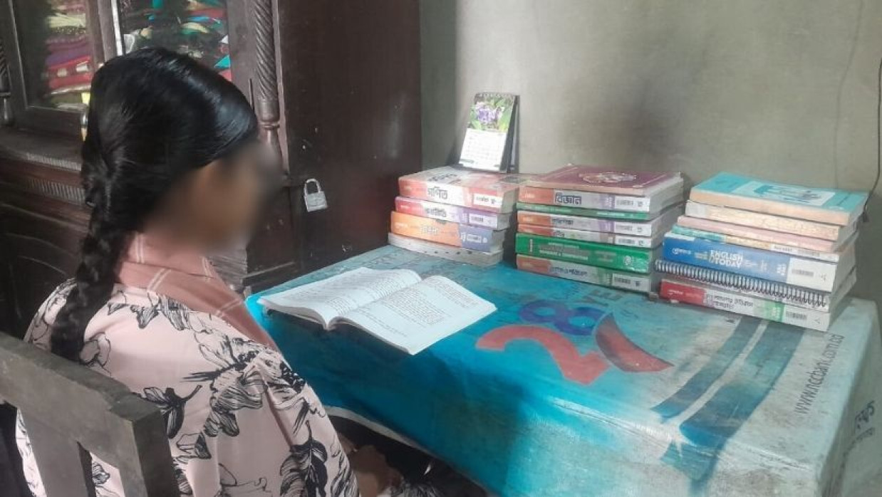 উদ্ধারকৃত স্কুল ছাত্রী