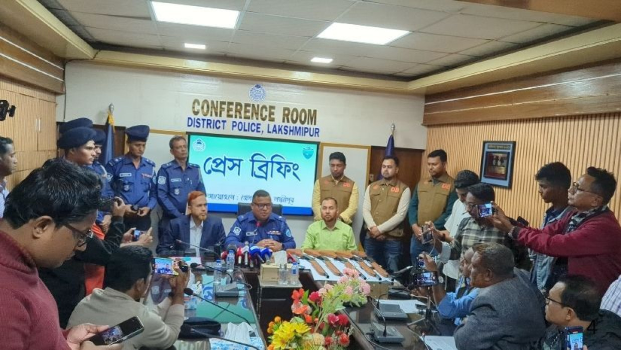 দেশীয় অস্ত্র  উদ্ধার