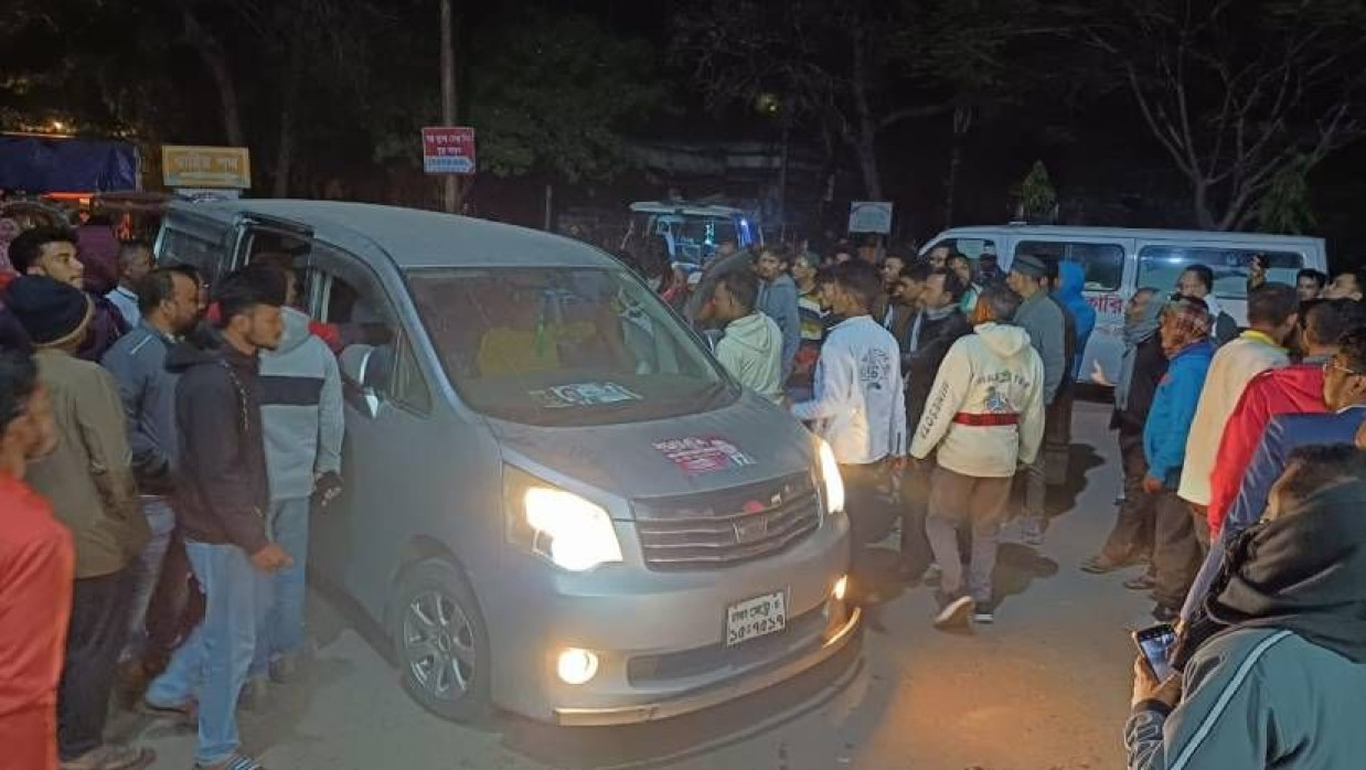 দুর্ঘটনাকবলিত বিএনপির নেতা শিমুল বিশ্বাসের মাইক্রোবাস