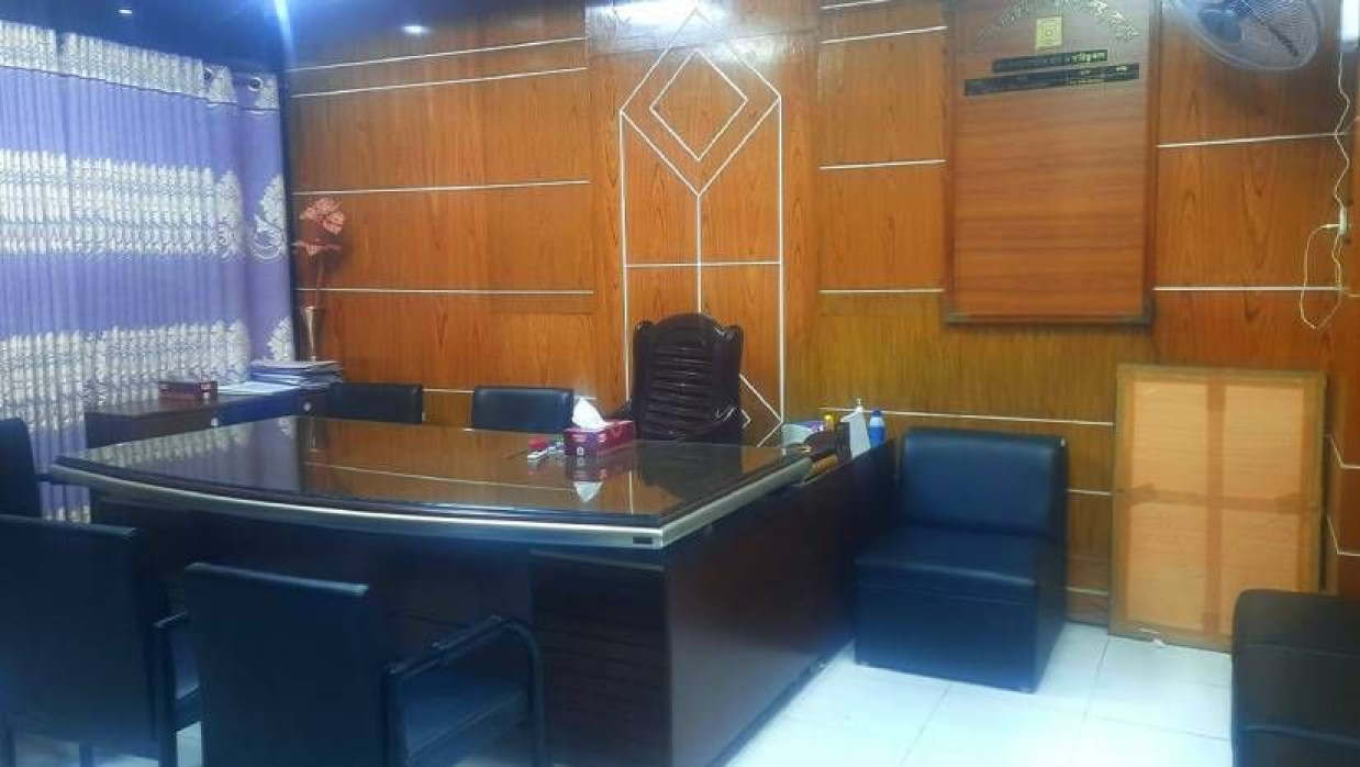 নির্বাচন কমিশনের কার্যালয়ে কাউকে দেখা যায়নি