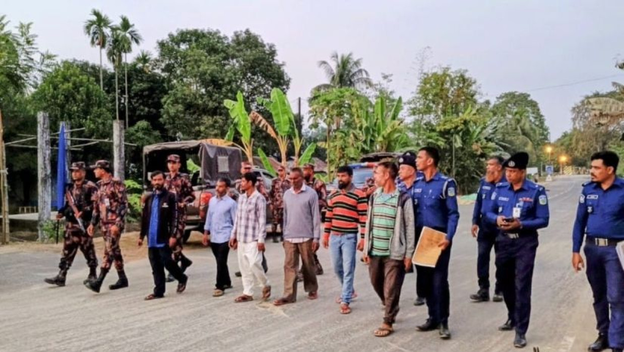 ভারতে ১৩ মাস কারাভোগ শেষে দেশে ফিরলেন ৬ জেলে