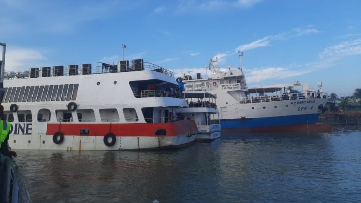 সেন্টমার্টিনে যাতায়াতের জাহাজ