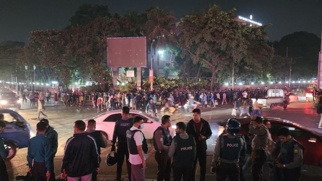 কারওয়ান বাজার এলাকায় যান চলাচল স্বাভাবিক