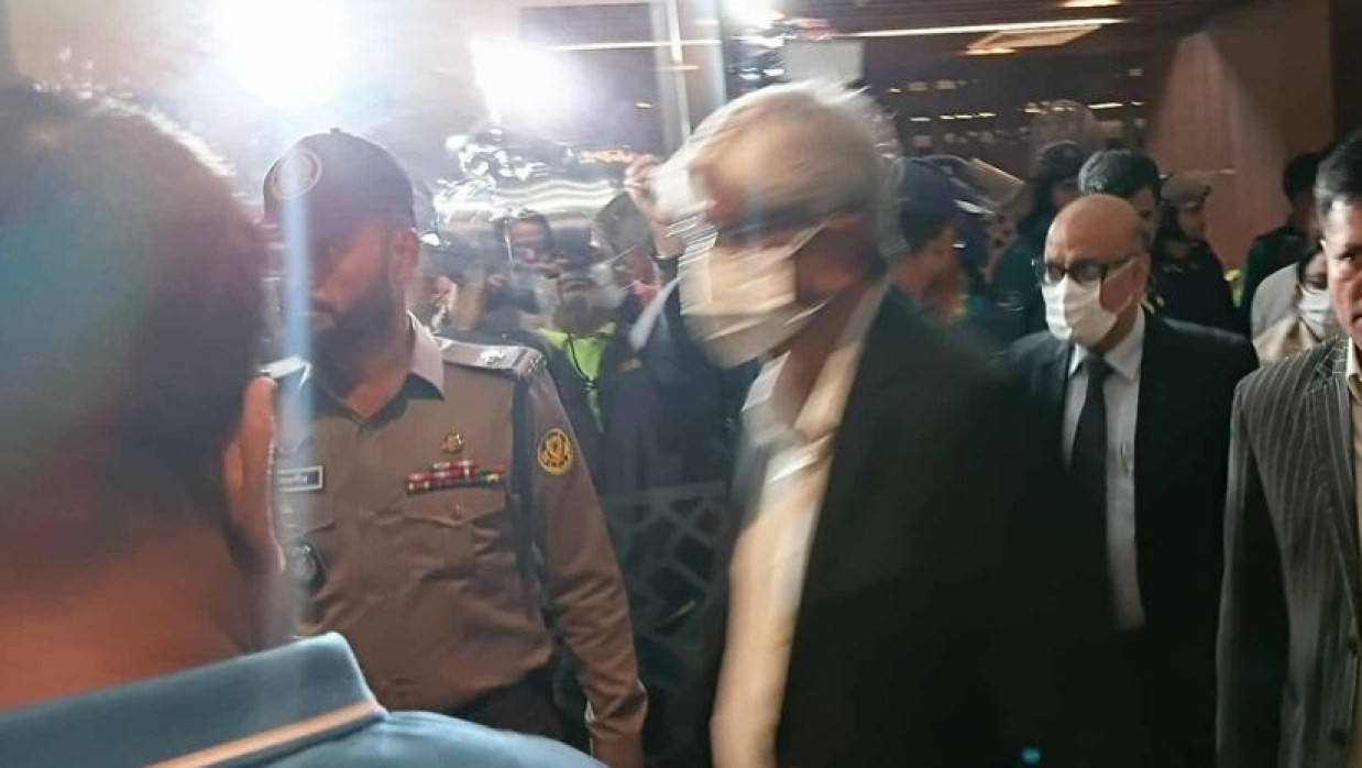 বের হয়েছেন অর্থ উপদেষ্টা সালেহউদ্দিন আহমেদ