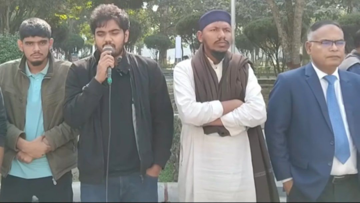 ইবি শিক্ষার্থীদের মানববন্ধন