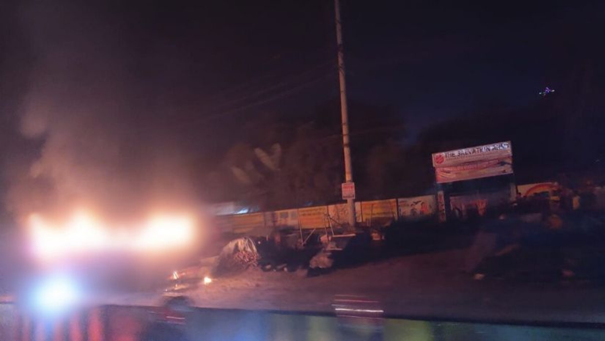 বাসে আগুন