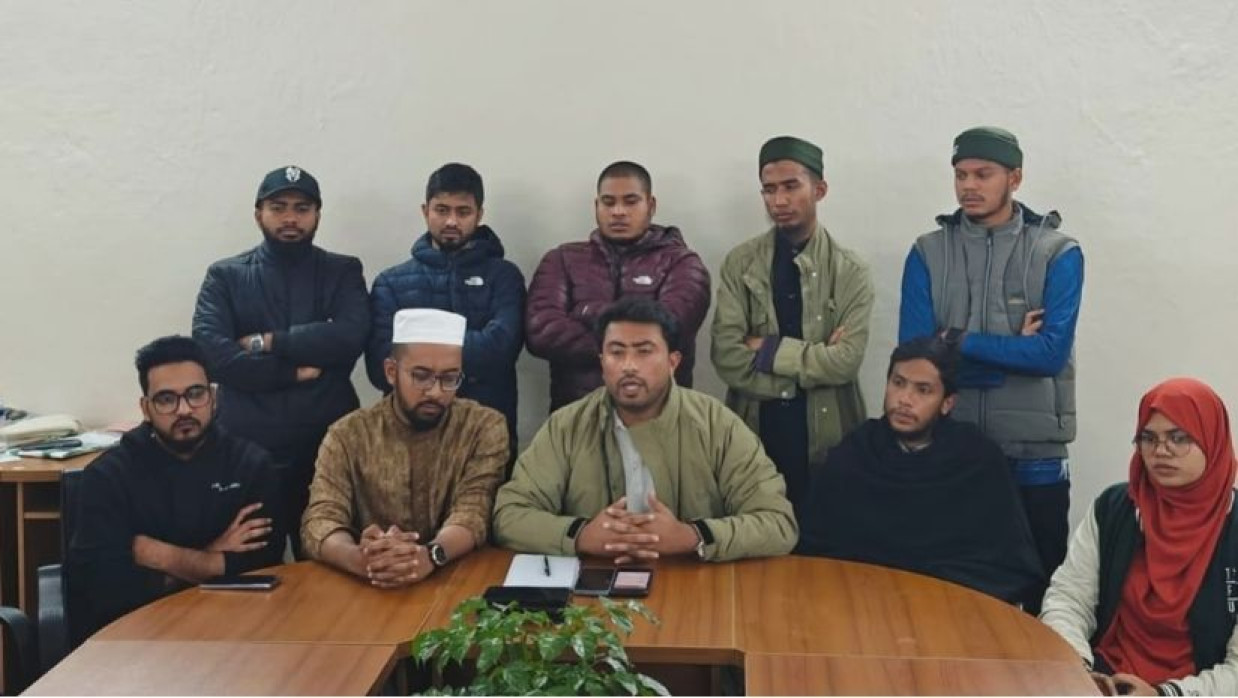 জাকসুতে সংবাদ সম্মেলনে