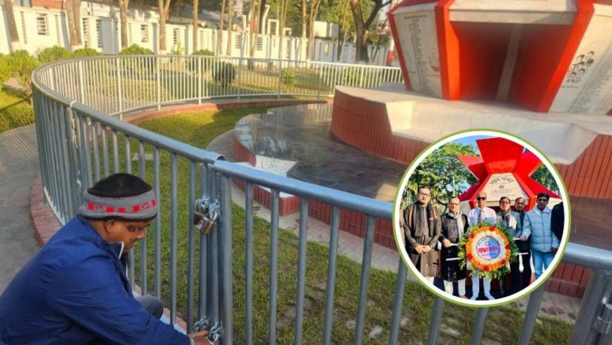তালা খুলছেন জেলা প্রশাসনের এক কর্মচারী। পরে পুষ্পস্তবক দিয়ে শহীদ বুদ্ধিজীবীদের শ্রদ্ধা জানান সাংবাদিকরা