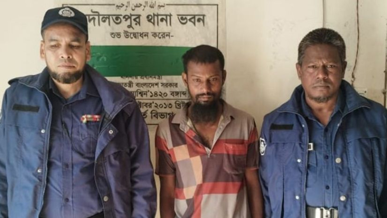 গ্রেপ্তারকৃত ভ্যানচালক