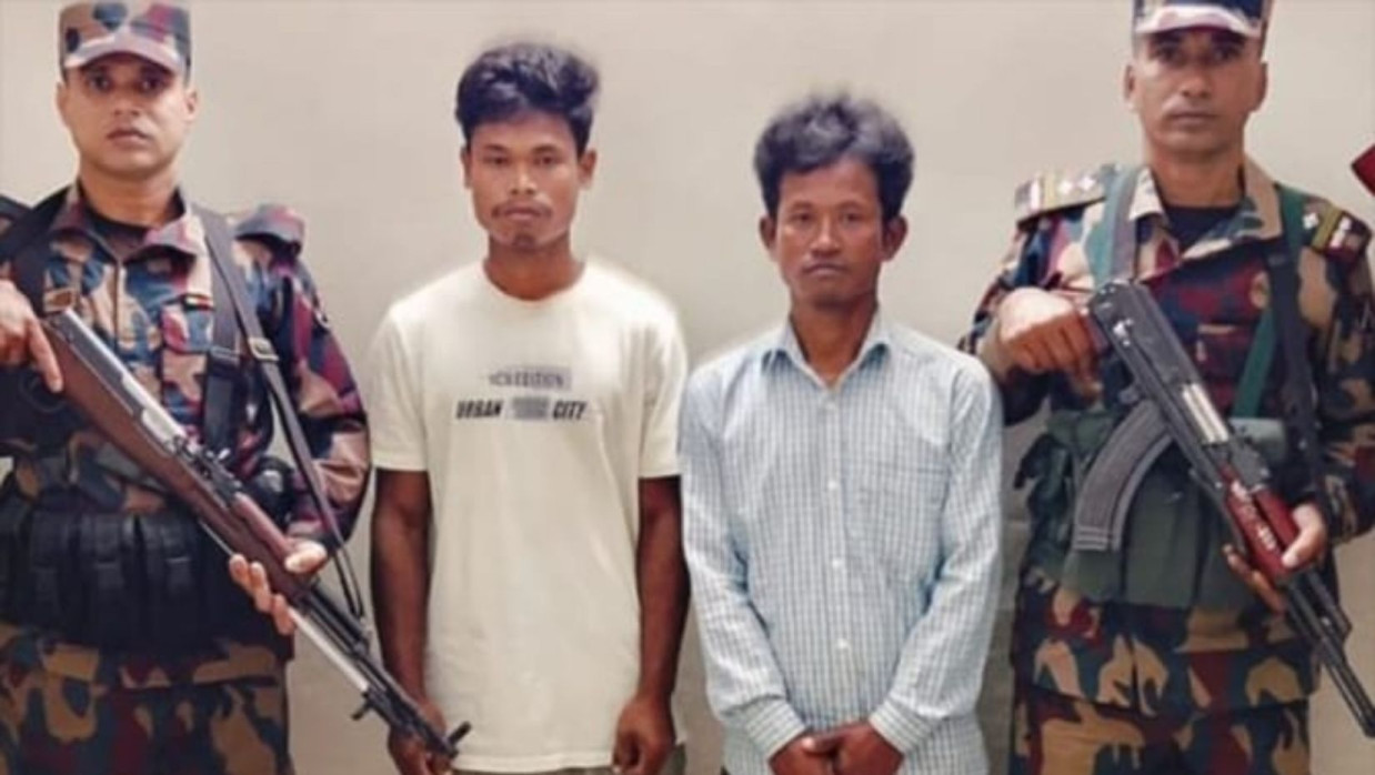 ফিলিপ স্নালের দুই সহযোগীকে আটক