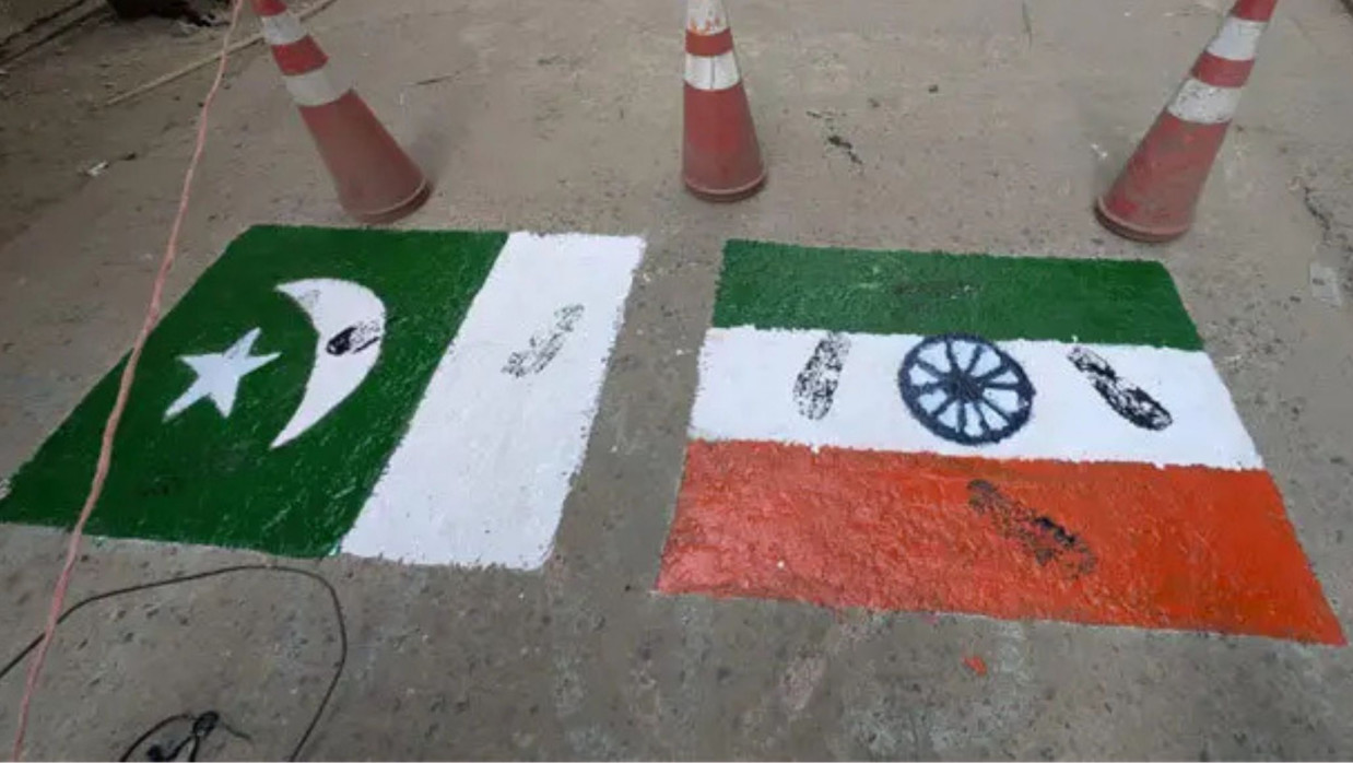 পাকিস্তান ও ভারতের পতাকা