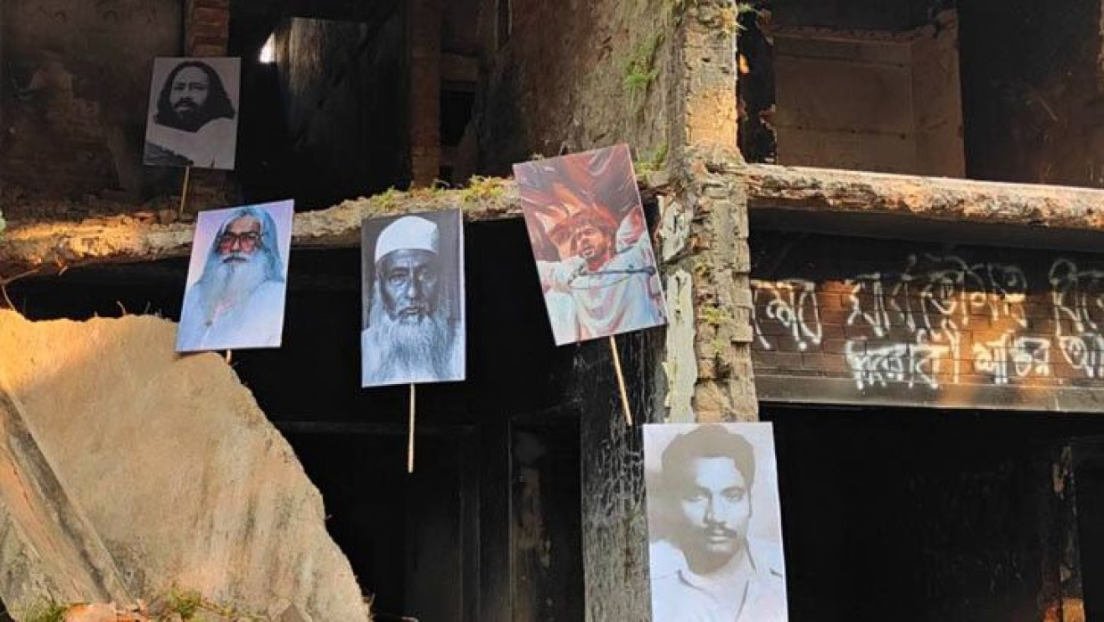 ধানমন্ডি ৩২-এ টাঙানো হলো মওলানা ভাসানী ও ওসমান হাদির ছবি