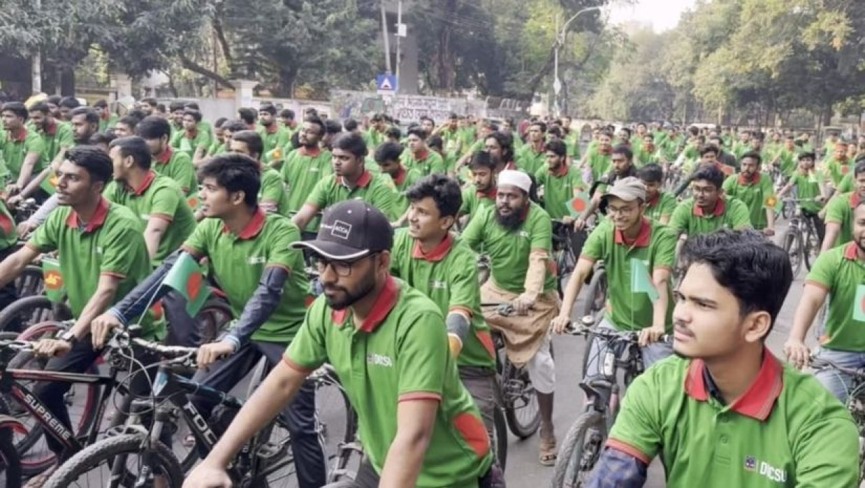 বিজয় দিবসে ডাকসুর সাইকেল র‍্যালি