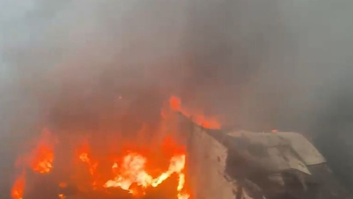 প্লাস্টিক কারখানায় আগুন