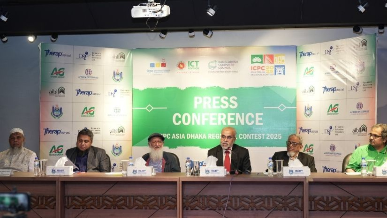 ‘আইসিপিসি এশিয়া ঢাকা রিজিওনাল কনটেস্ট’ উপলক্ষ্যে প্রেস কনফারেন্সে  কথা বলছেন উপাচার্য অধ্যাপক ড. এ বি এম শওকত আলী