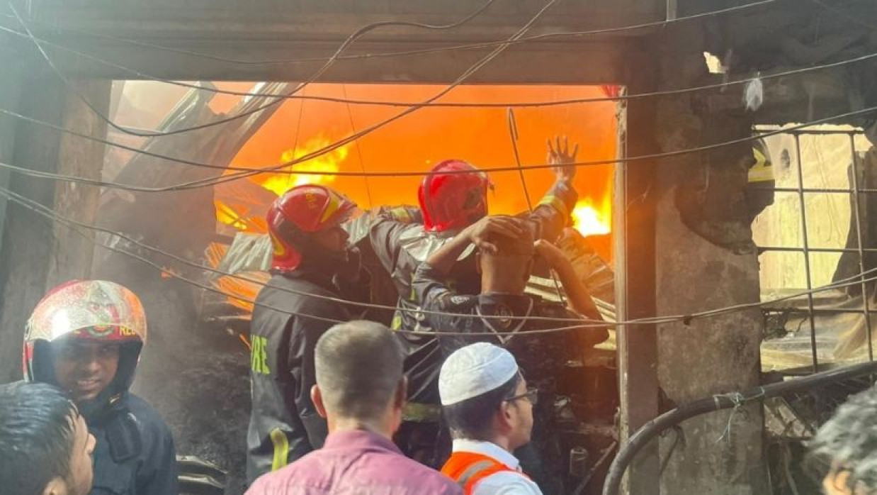 প্লাস্টিক গোডাউনে আগুন